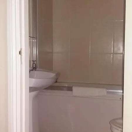Plumtree House 3*